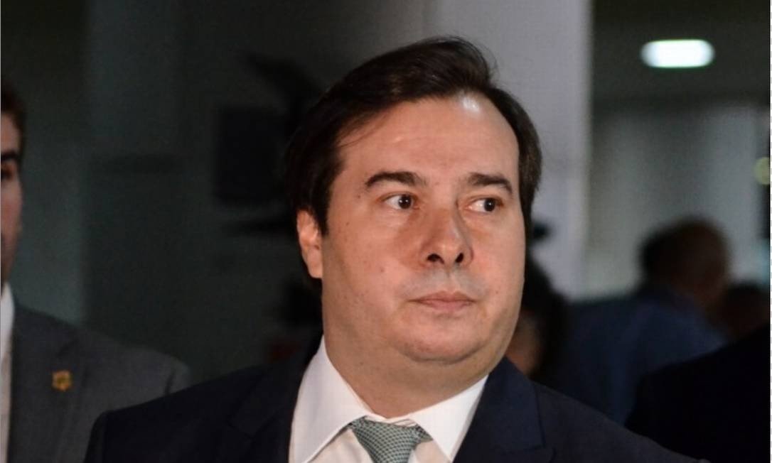 Covid-19: Maia admite corte de salário de políticos e uso de fundos Partidário