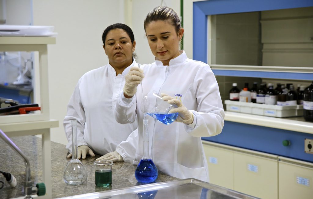 UFRN inicia esta semana produção de 55 mil litros de álcool para o Governo