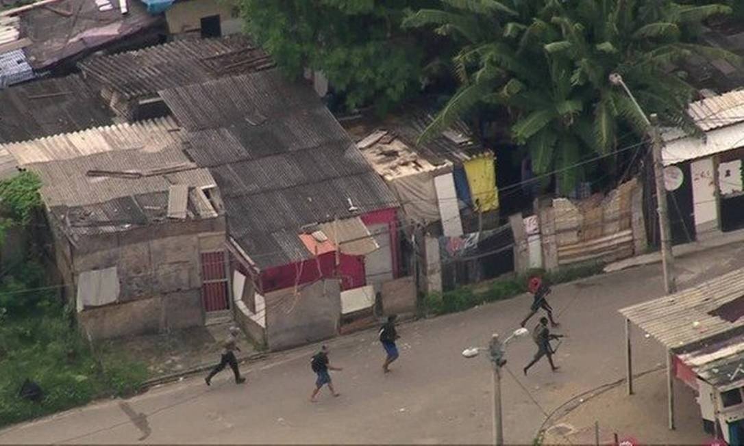Coronavírus: tráfico e milícia ordenam toque de recolher em favelas do Rio