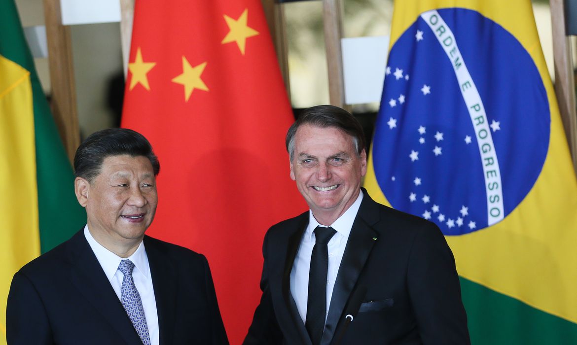 Bolsonaro e presidente da China trocam informações sobre a Covid-19