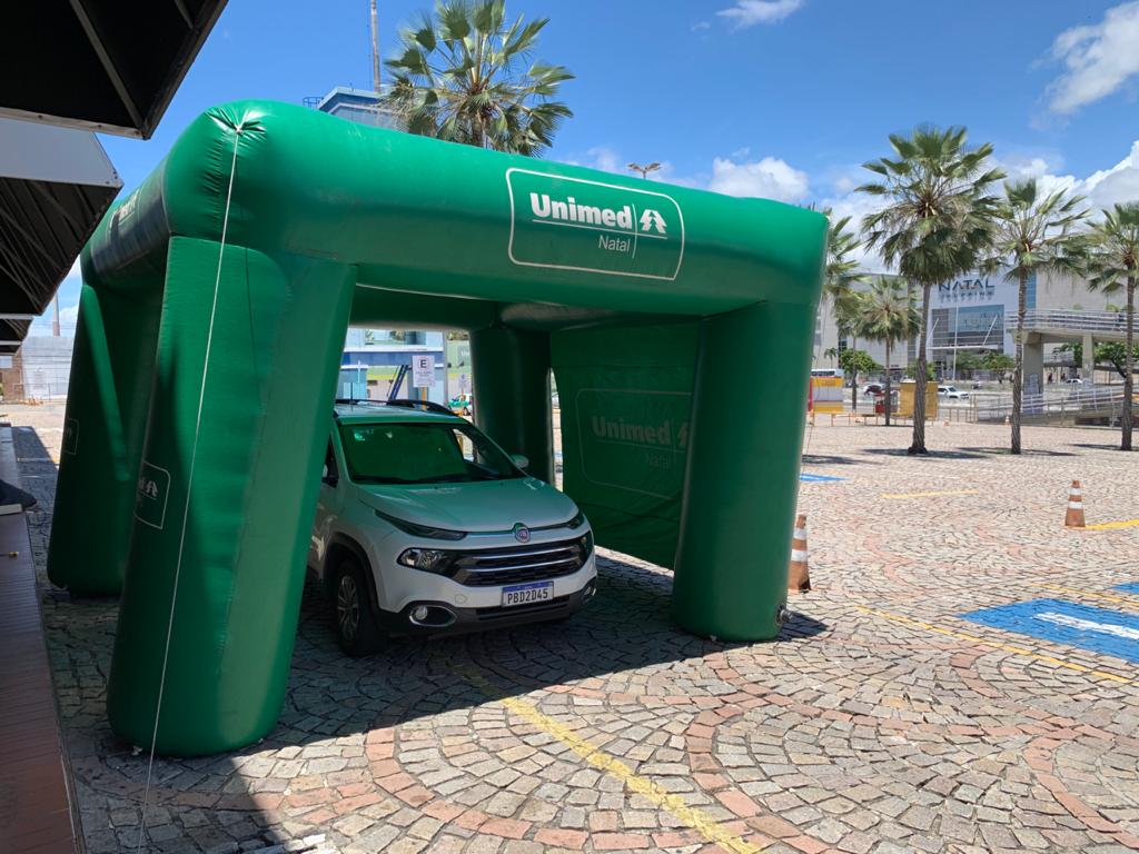 Unimed adota sistema drive thru para vacinar beneficiários idosos contra gripe