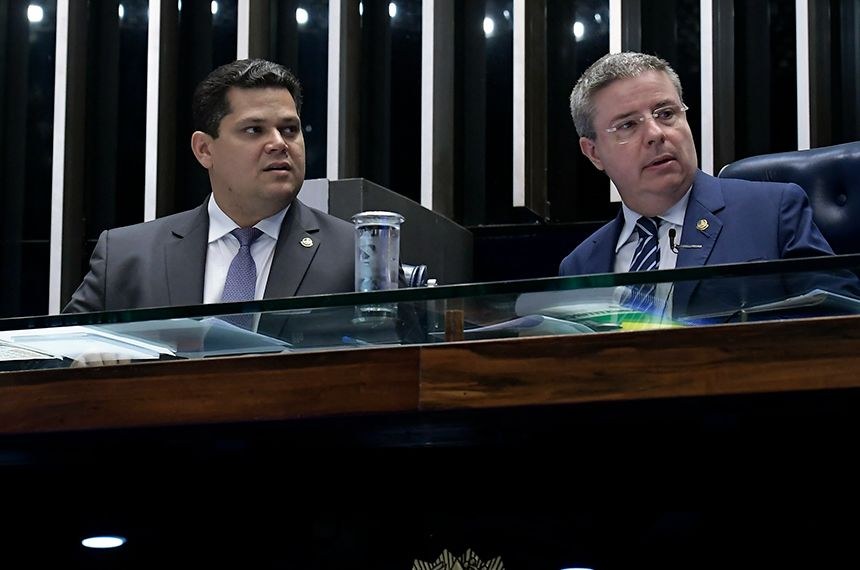 Presidente do Senado pede responsabilidade: 'Discurso de Bolsonaro é grave'