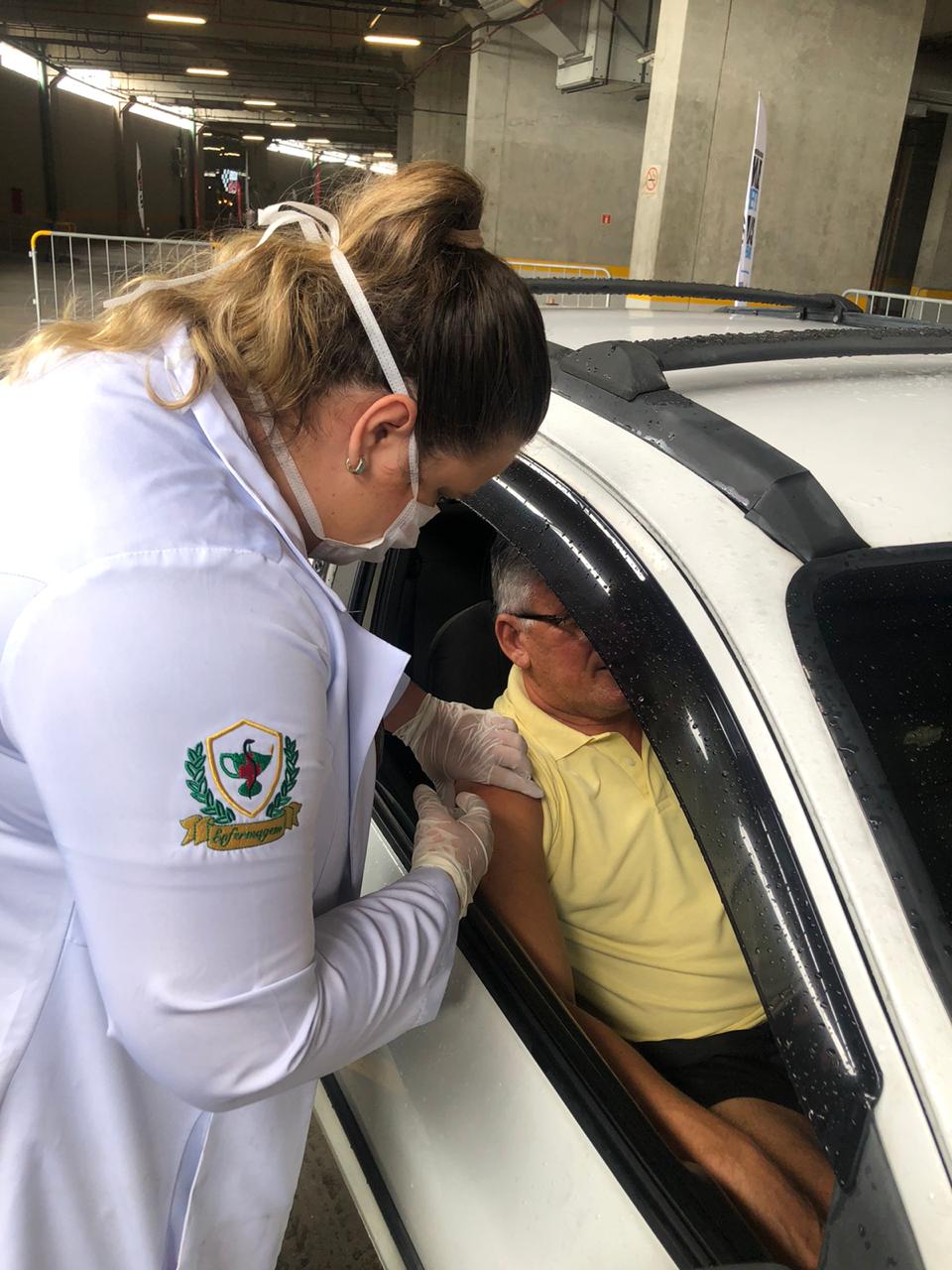Natal imuniza 71 mil em 3 dias e suspende vacinação à espera de nova remessa