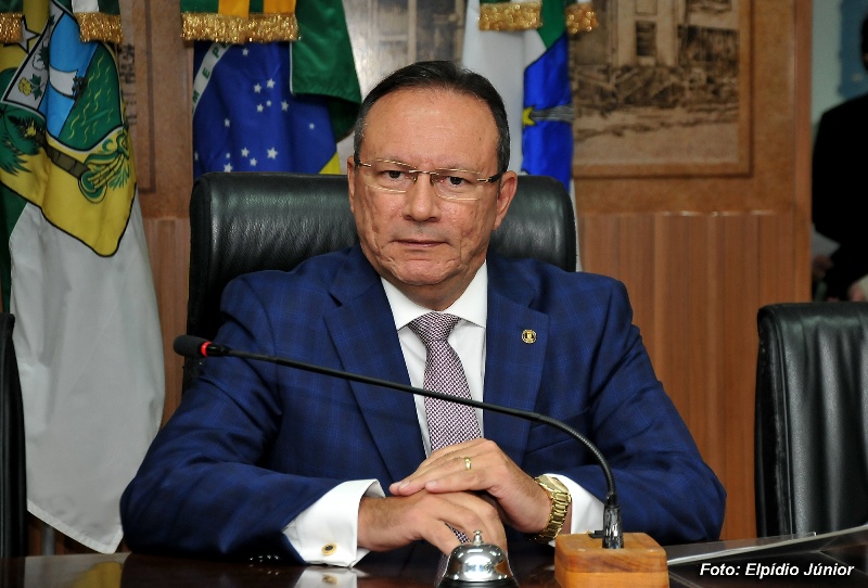 Covid-19: Vereador Raniere tem falta de ar e faz terapia com máscara de oxigênio