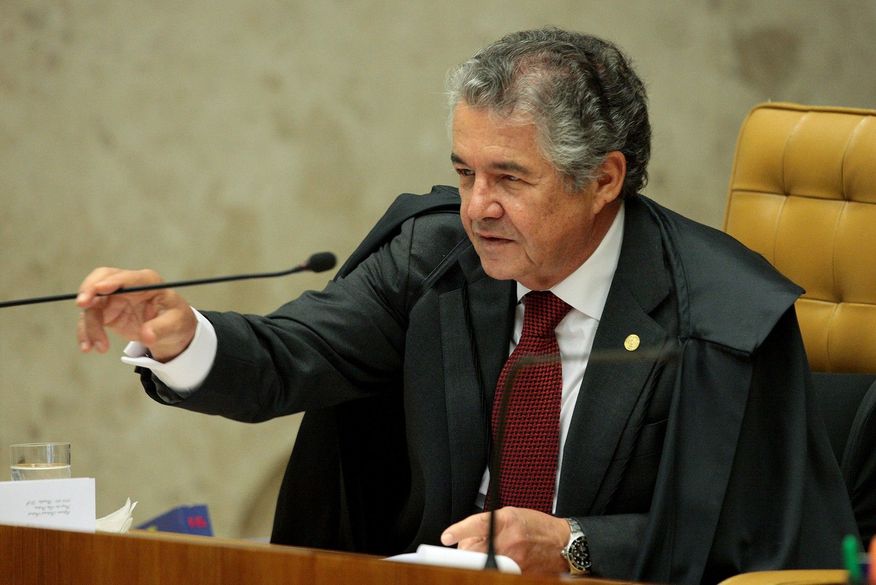 Ministro do STF encaminha à PGR parecer sobre pedido de afastamento de Bolsonaro
