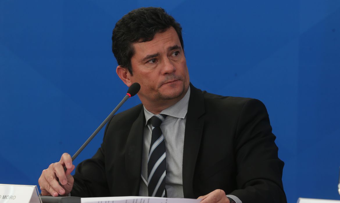 'Presos estão seguros do coronavírus porque já estão isolados', diz Sergio Moro