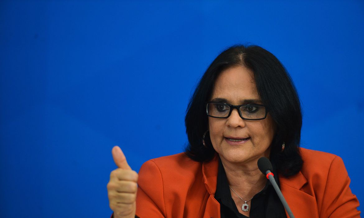 Denúncias de violência contra a mulher cresceram 9%, diz ministra
