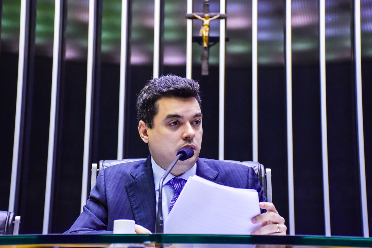 Walter Alves quer suspender recolhimento patronal dos municípios ao INSS