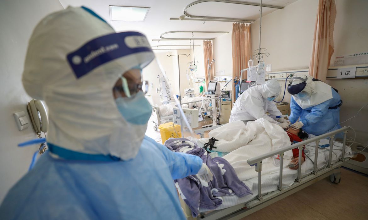 Brasil tem mais 330 mortes e passa de 8,1 mil casos de coronavírus