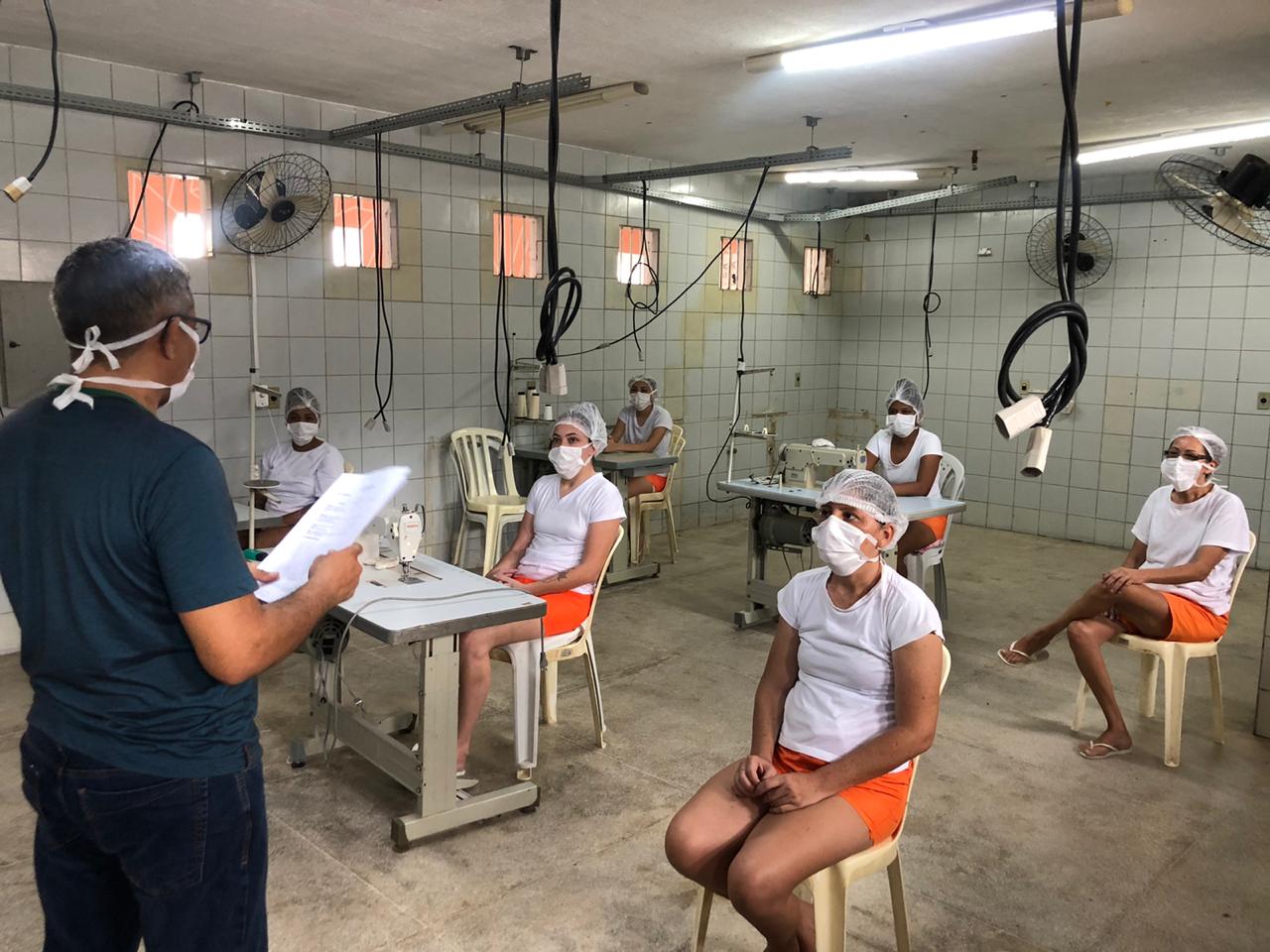 Presas do Ceará vão vão trabalhar na produção de máscaras para a população