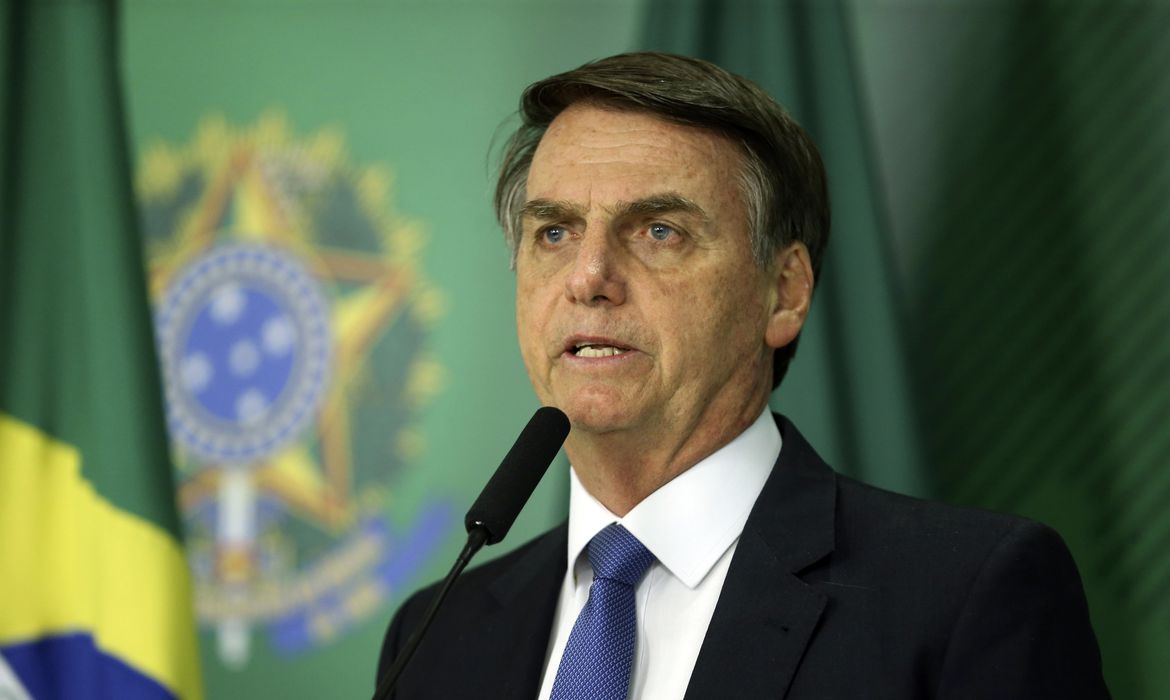 Bolsonaro deve ampliar lista de atividades essenciais na crise do coronavírus