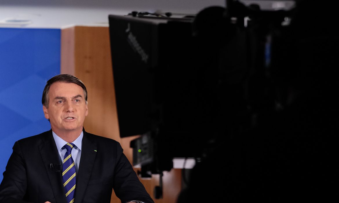 VÍDEO: Bolsonaro cita médico renomado e exalta cloroquina na TV; assista