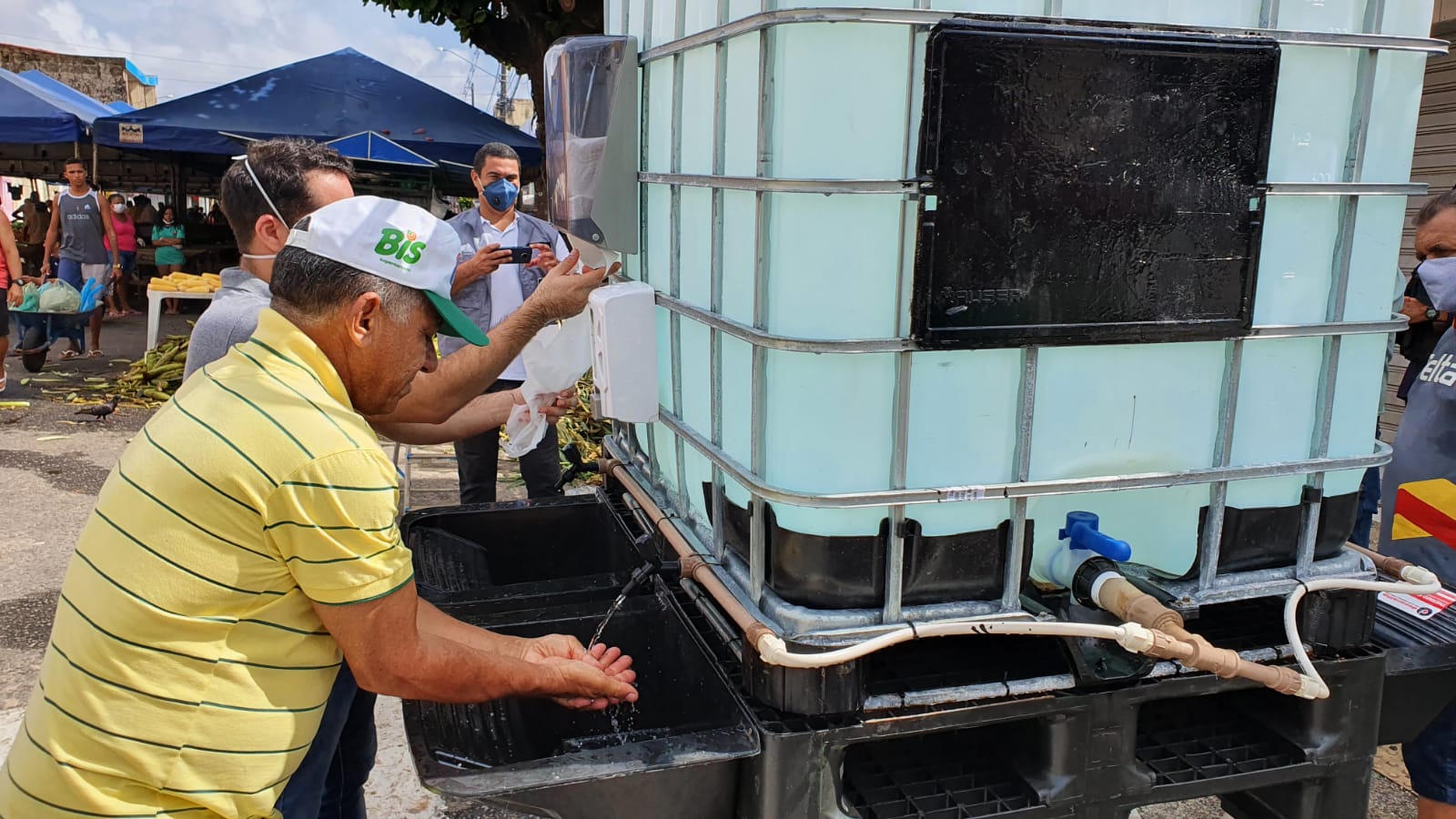 Semsur disponibiliza lavatório móvel na Feira do Alecrim