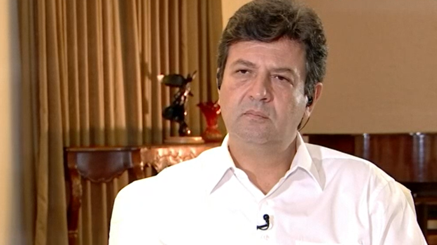 'Brasileiro não sabe se escuta o ministro ou o presidente', diz Mandetta