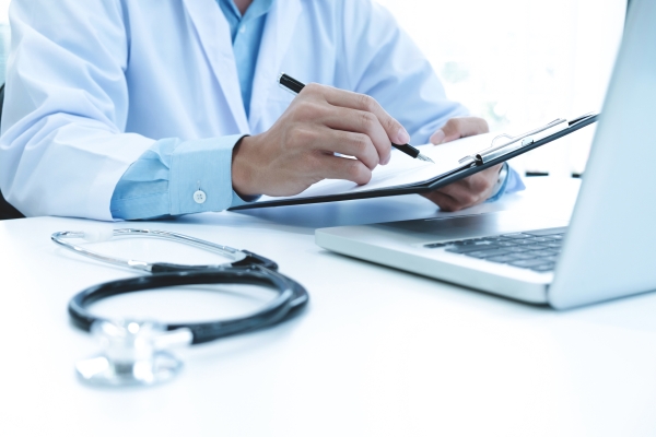 Plataforma conecta médicos voluntários a pacientes com sintomas de coronavírus