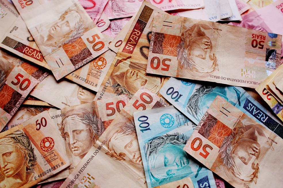 Governo faz estimativa de novo salário mínimo para 2021; veja quanto aumenta