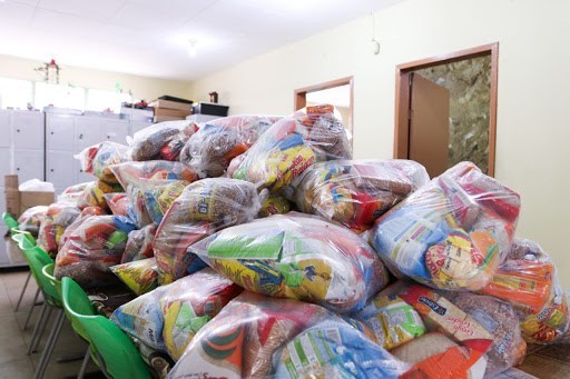 Prefeitura de Macaíba organiza kits alimentares para distribuição nas escolas