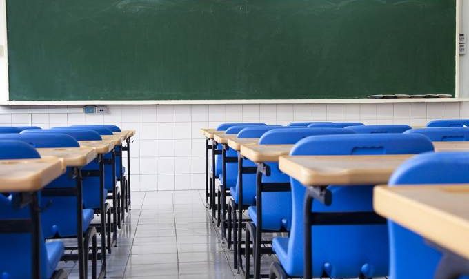 Crianças “têm que voltar à escola”, afirma Bolsonaro