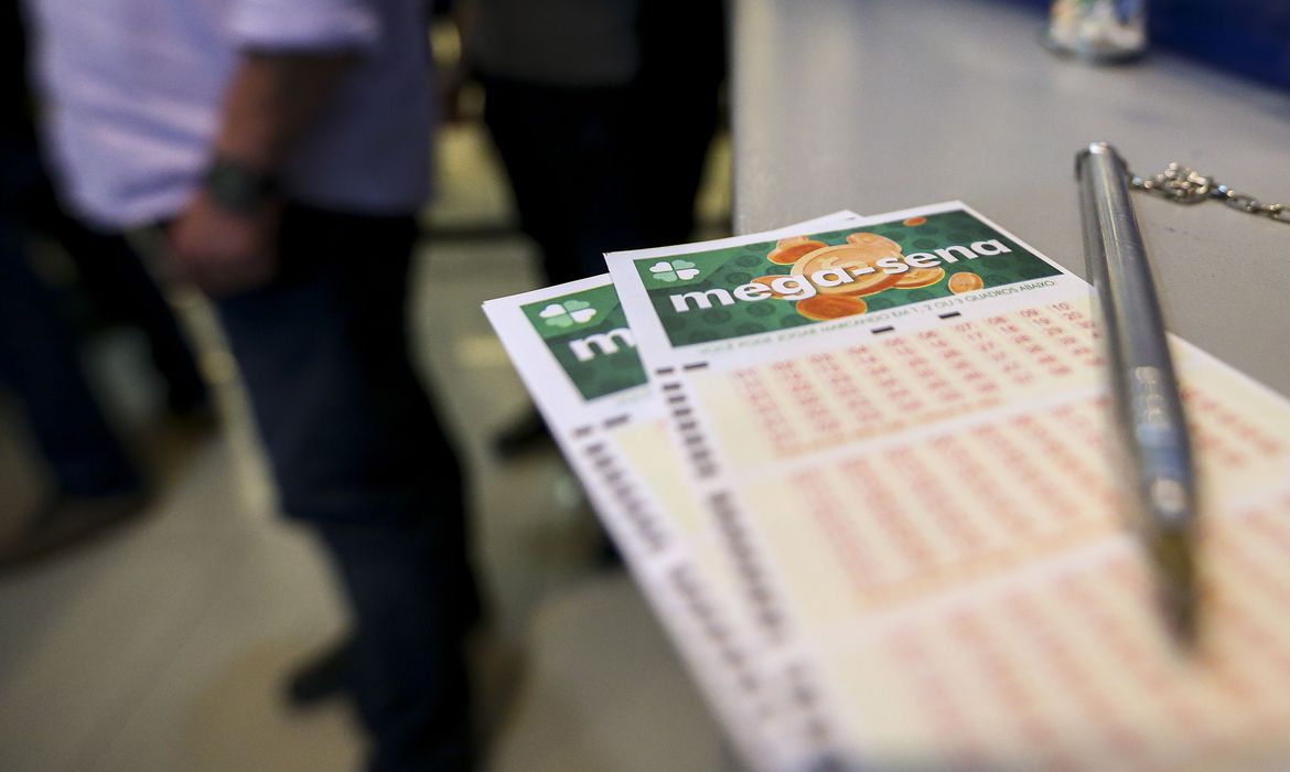 Mega-Sena pode pagar R$ 20 milhões neste sábado