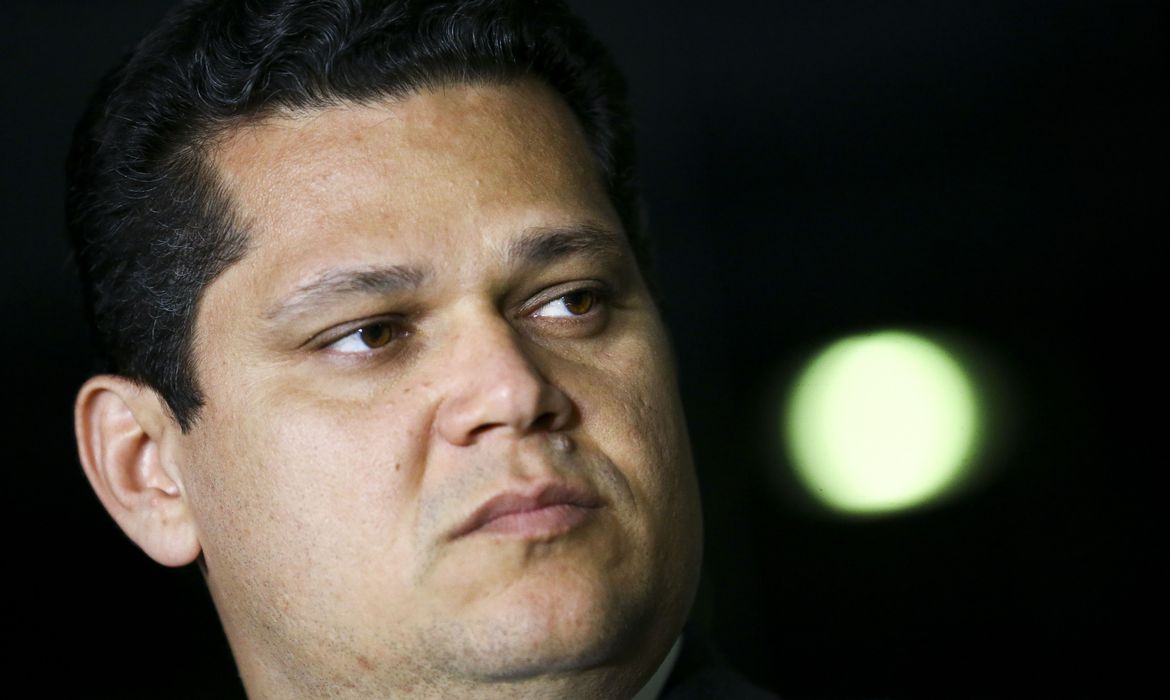 Alcolumbre sugere nova edição da MP do Contrato Verde Amarelo