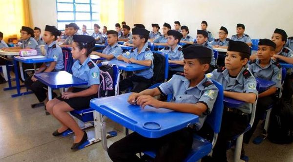 Bolsonaro quer reabrir escolas militares