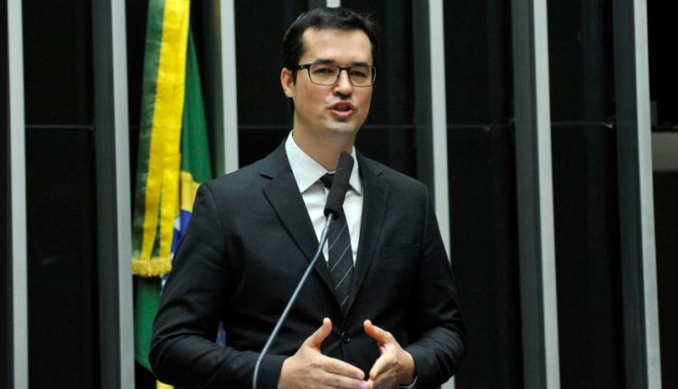 Após atos contra Congresso e STF, Lava Jato diz defender regime democrático