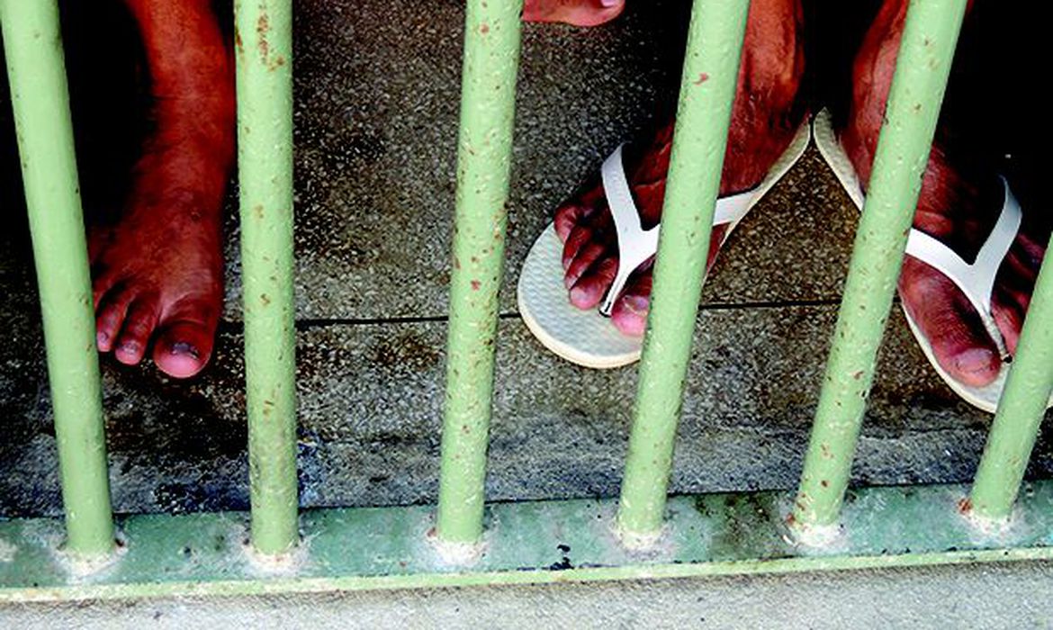 Covid-19: proposta de usar contêineres em prisões é ilegal, diz CNJ