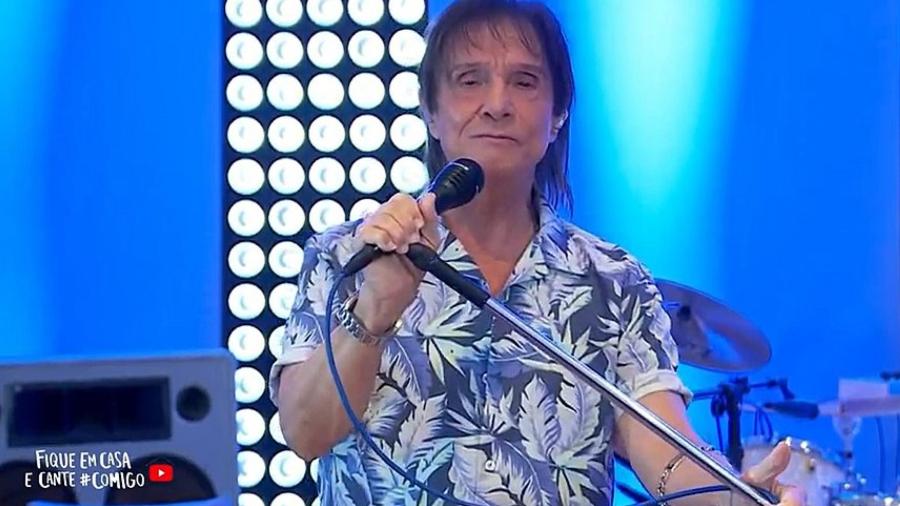 Rei Roberto Carlos anuncia live especial no Dia das Mães