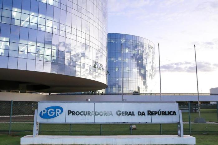 Partido aciona PGR contra Bolsonaro; frente mobiliza CPI