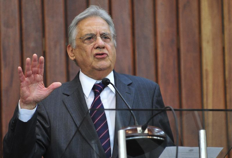 Ex-presidente Fernando Henrique pede renúncia de Bolsonaro