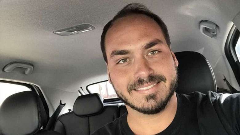 Folha: PF identifica filho de Bolsonaro como articulador em esquema de fakenews
