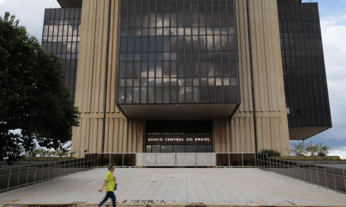 Mercado financeiro projeta recessão 3,34% na economia do Brasil em 2020