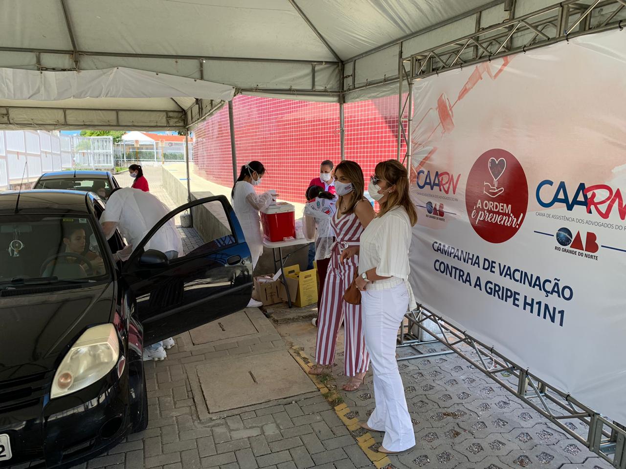Caarn faz drive thru para vacinar advogados contra a gripe H1N1