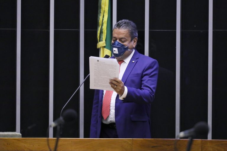 Câmara aprova prioridade a profissionais da saúde nos testes de Covid-19