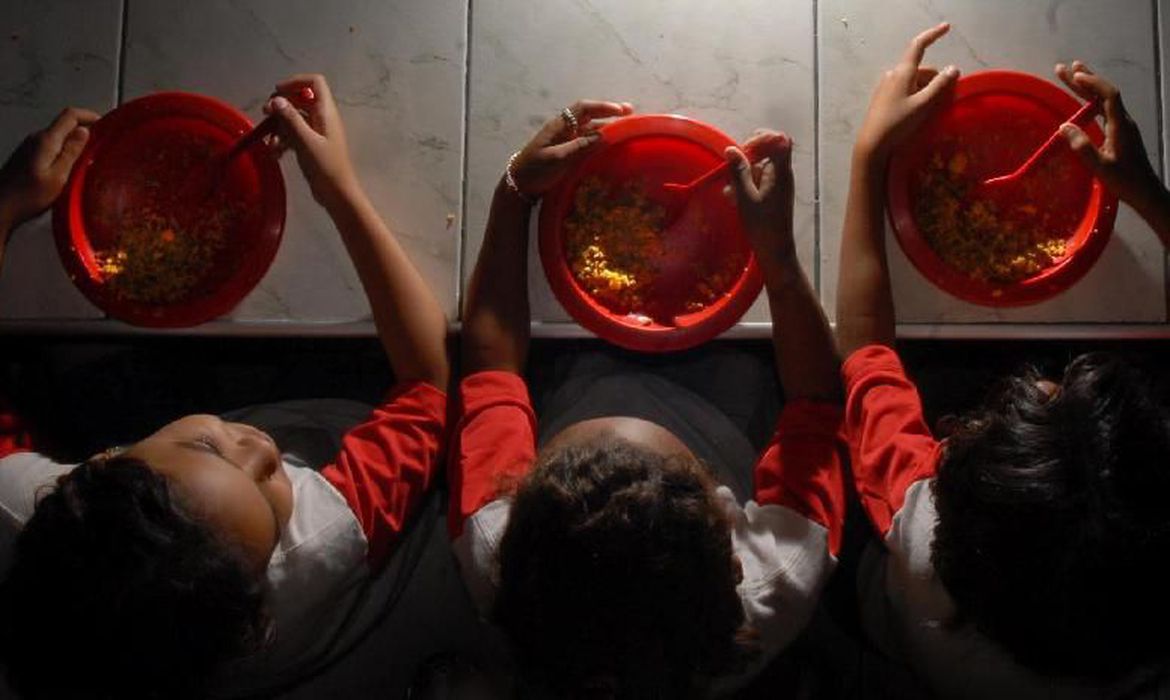 Governo Bolsonaro libera R$ 364 milhões para alimentação escolar em todo o país