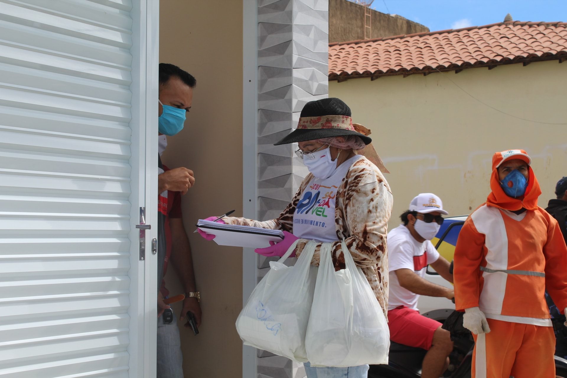Mutirão da Saúde realiza entrega de máscaras à população de cidade do Alto Oeste