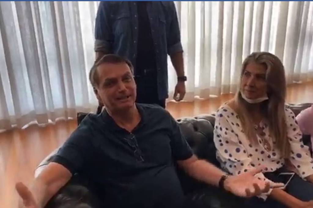 Gostaria que todos voltassem a trabalhar, diz Bolsonaro sobre 1º de Maio