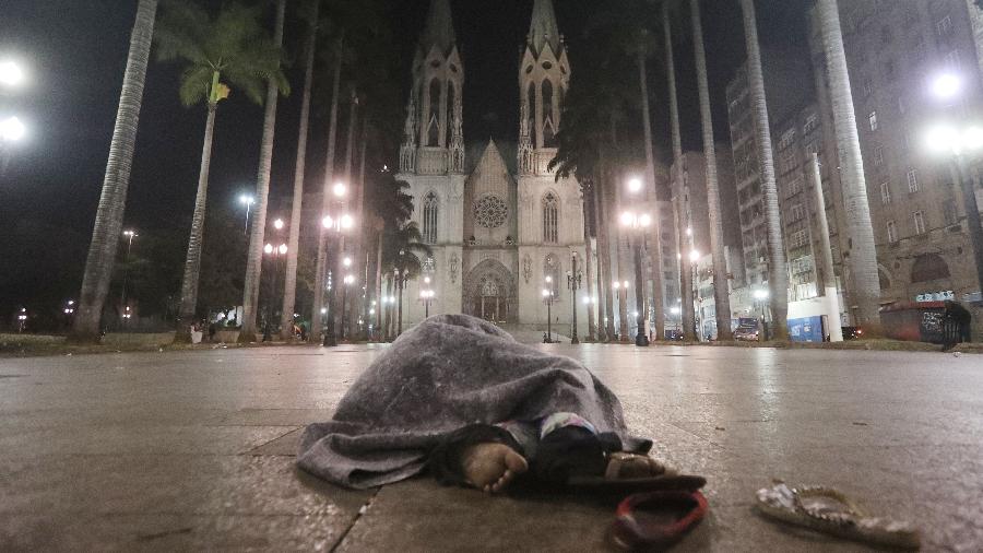 Governo Bolsonaro libera R$ 1 bi a estados e municípios para moradores de rua