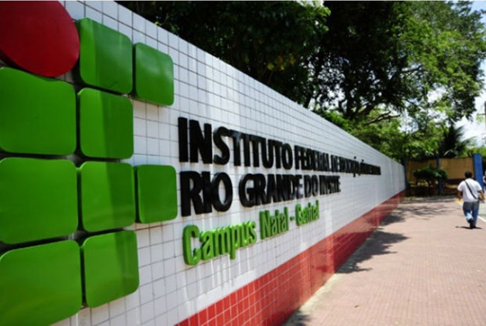 Justiça suspende intervenção e manda MEC empossar reitor eleito do IFRN