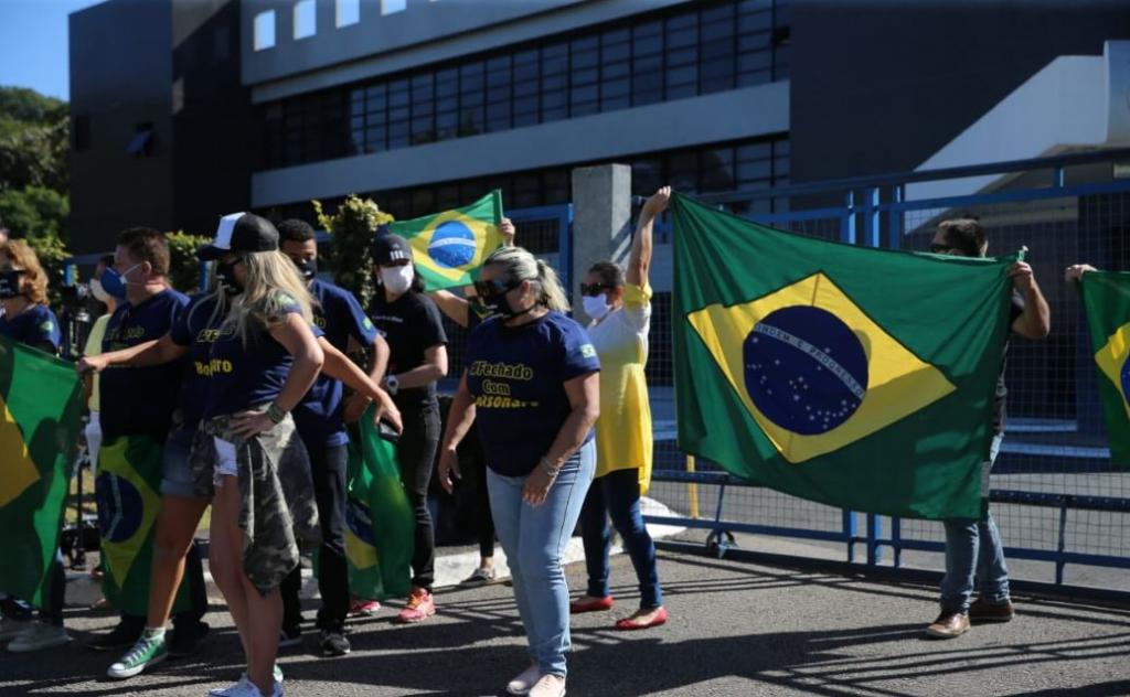 Bolsonaro chama Moro de Judas e clima esquenta na PF; cinegrafista é agredido