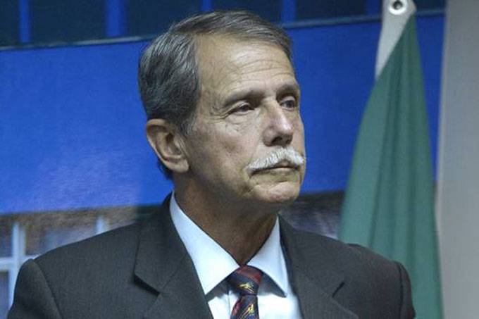 “As Forças Armadas jamais vão entrar numa aventura”, diz general do Exército