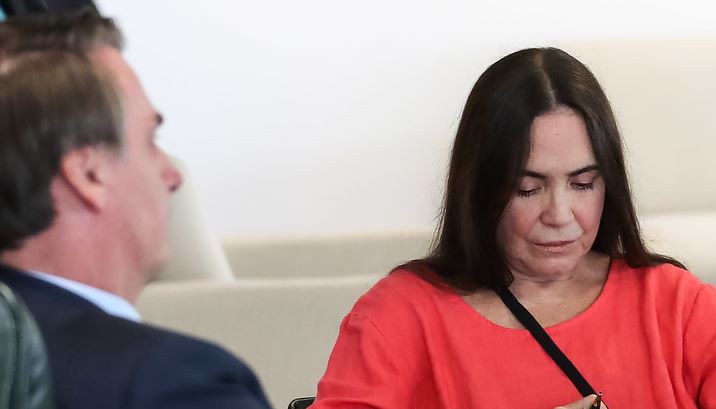 Regina Duarte é criticada por 500 artistas: “Não nos representa”