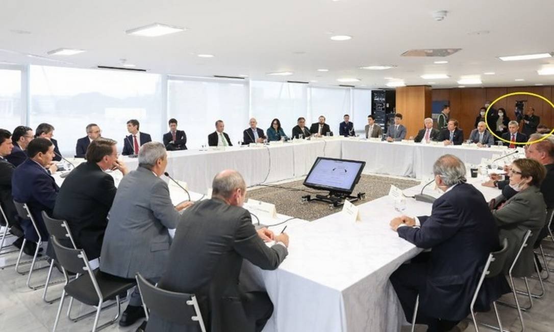 O Globo: Bolsonaro defendeu em reunião troca na PF para proteger familiares