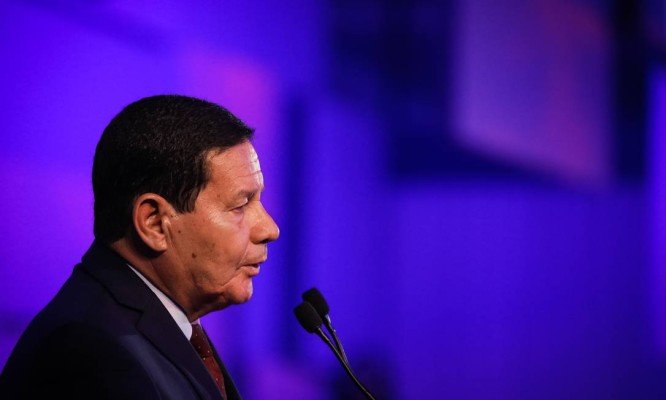 "Não adianta tapar sol com peneira", diz Mourão sobre distribuição de cargos