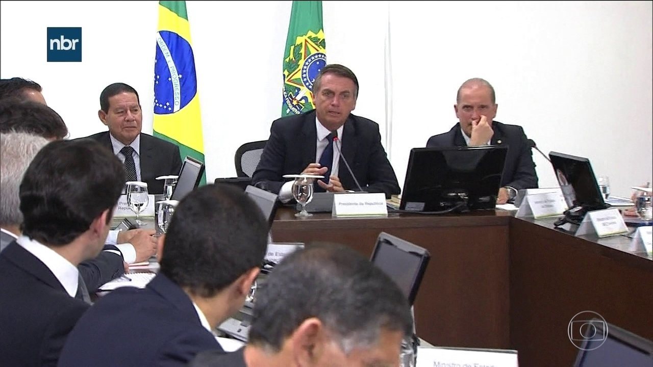 "Não vou esperar f. minha família": AGU confirma frase dita por Bolsonaro