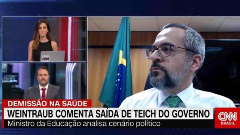 [VÍDEO] Weintraub se irrita com pergunta de jornalista: "não era o combinado"