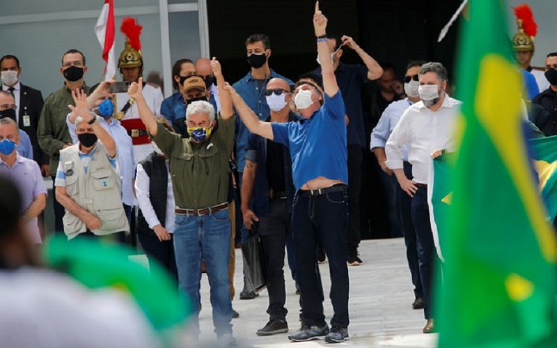 Bolsonaro vai a nova manifestação: "Nós vamos conseguir mudar destino do Brasil"