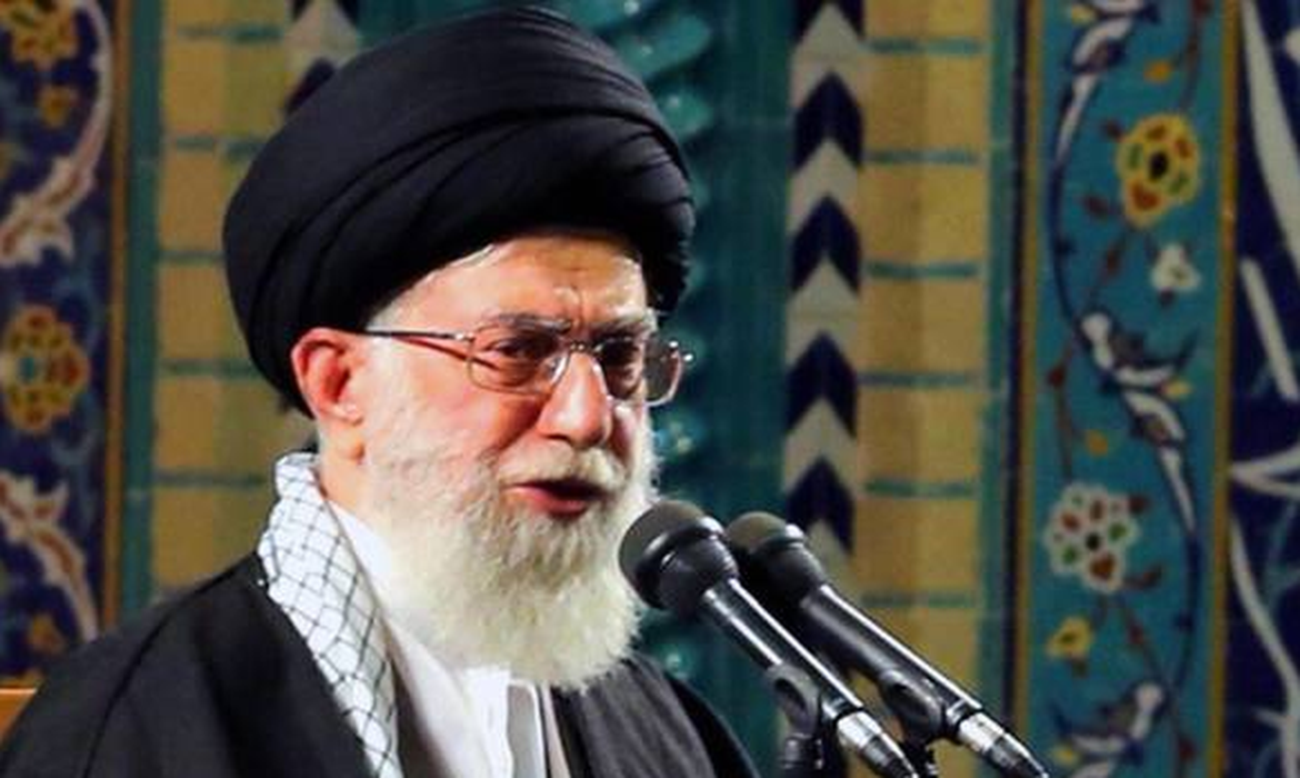 Líder supremo do Irã diz que EUA serão expulsos do Iraque e da Síria