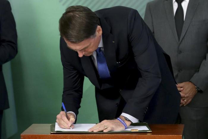 Pandemia: Bolsonaro sanciona lei que abre crédito para micro e pequena empresa