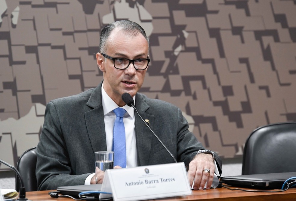 Presidente da Anvisa que participou de atos pró-Bolsonaro está com Covid-19